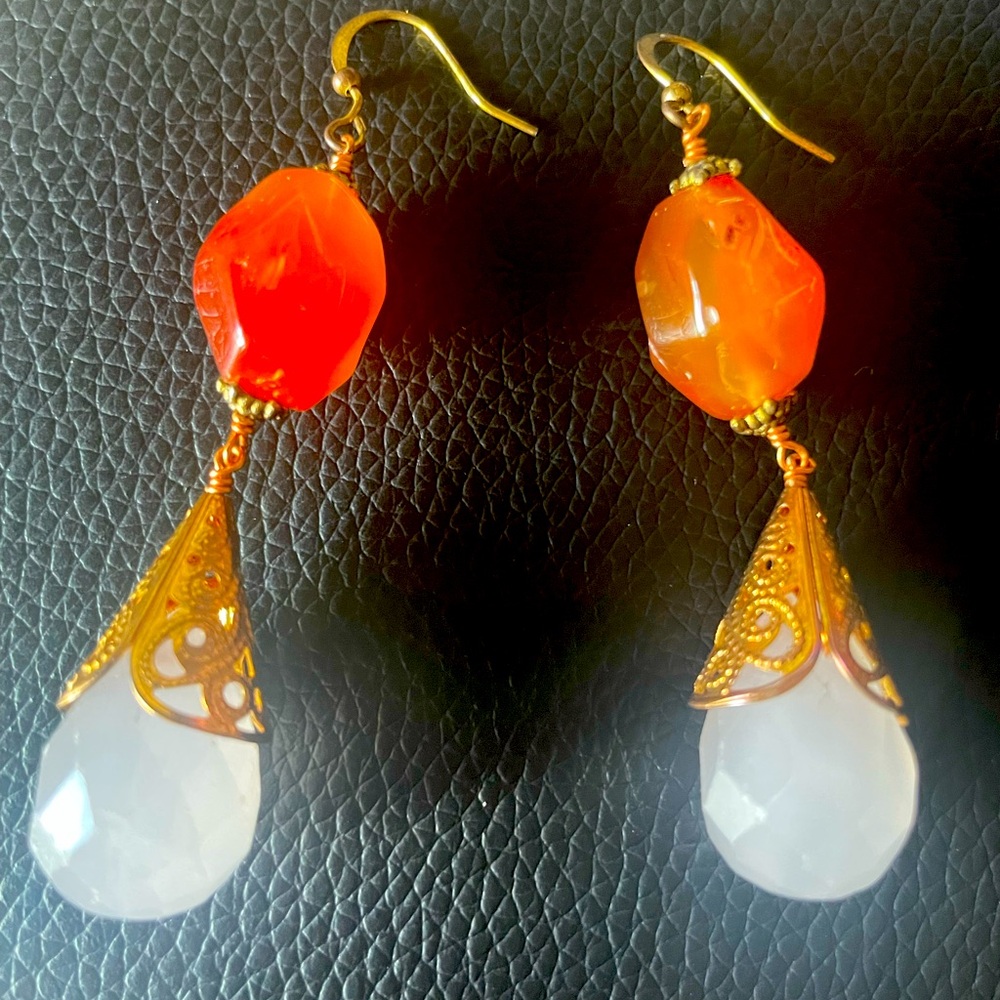 Gem stone vintage earring, In excellent condition.